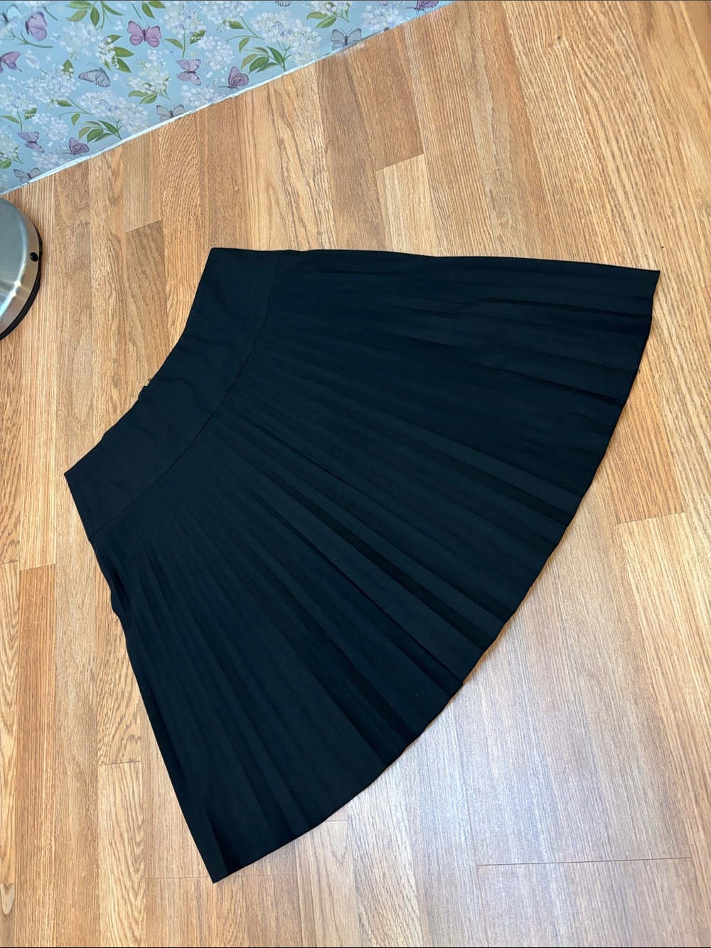 Vintage 1990’s INC International Concepts black pleated skirt. Size 8